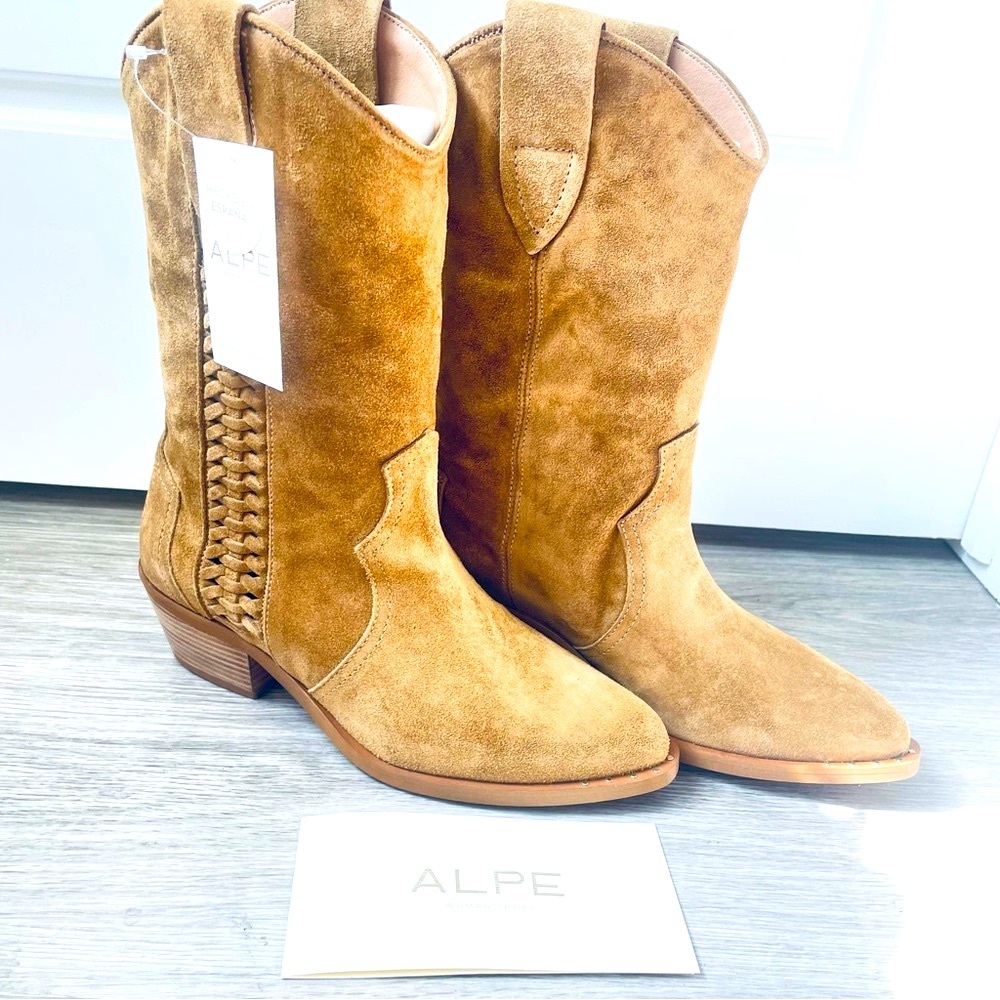 ALPE FAUX SUEDE TAN WESTERN BOOTS SIZE 39 NWT Made in Spain